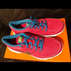 Nike flex experience women’s sneakers